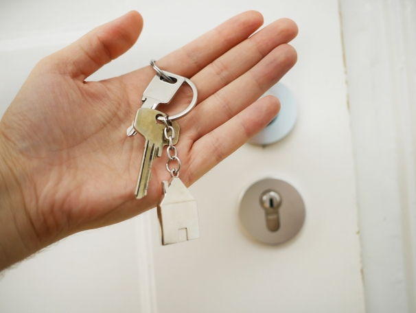 https://EscailaDaza.StopRentingStartOwning.org
